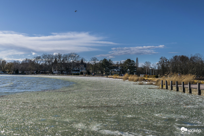 Már kezd egyre nagyobb területen megszűnni a jég