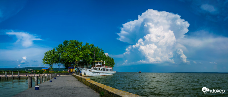 Ma délutáni üllő Helkával