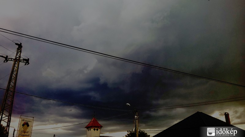 Heves zivatar közben
