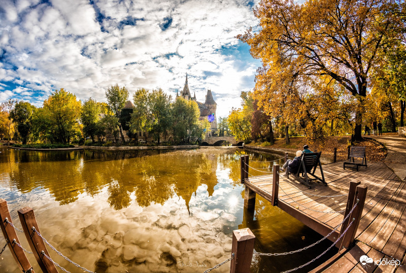 Őszi színekben a Vajdahunyadvár