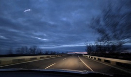 Suhanás a karácsonyi naplementébe