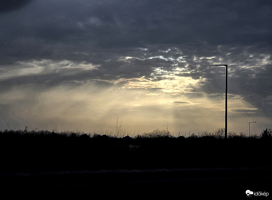 Naplemente Tyndall-sugarakkal (Békéscsaba)