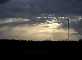 Naplemente Tyndall-sugarakkal (Békéscsaba)