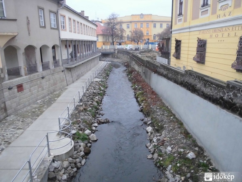 Eger patak a "vízibicigliúttal"