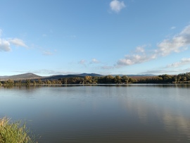Mátra vonulata a rédei tó stégjéről