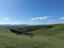 Látkép Bükkszenterzsébetre a közeli dombtetőről