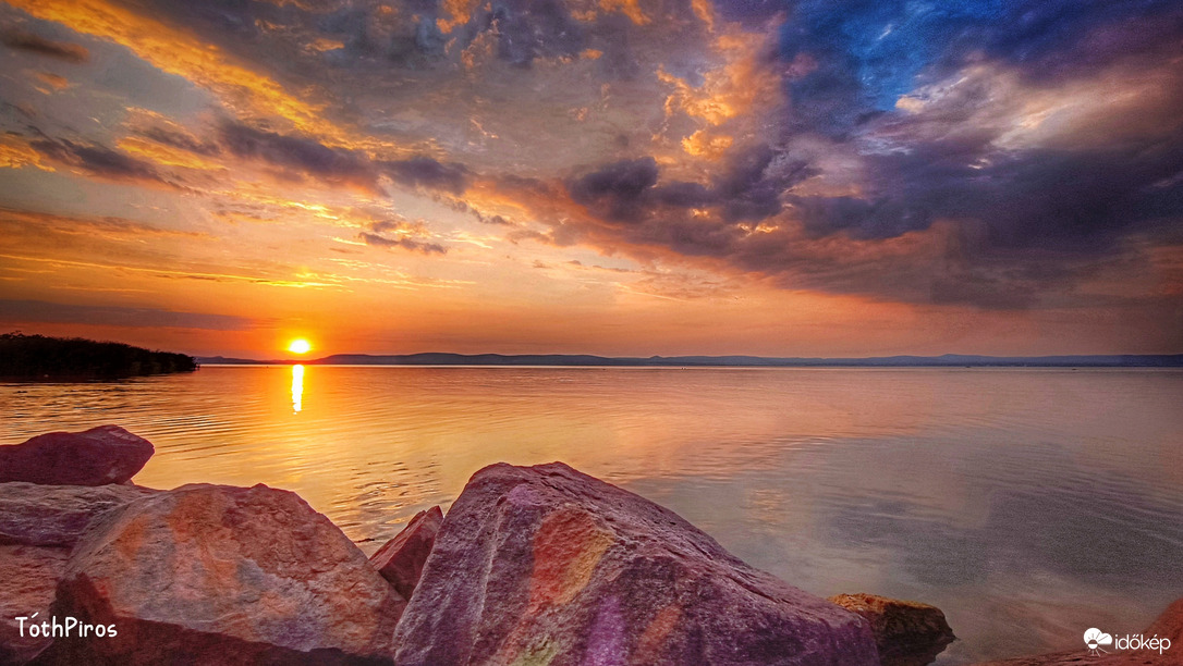 Csodálatos naplemente a Balatonon...