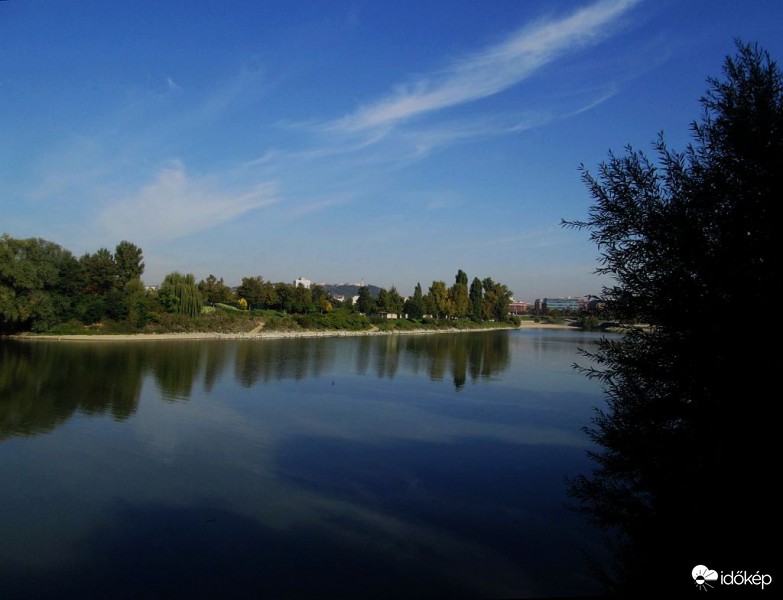 Cirrusok égen és vízen...