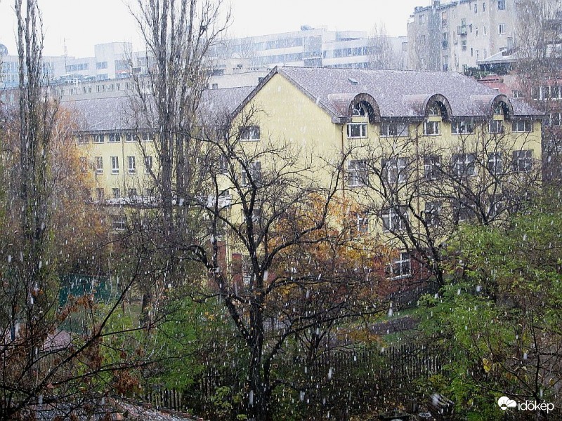 Délelőtti rövid hózápor Budapesten..