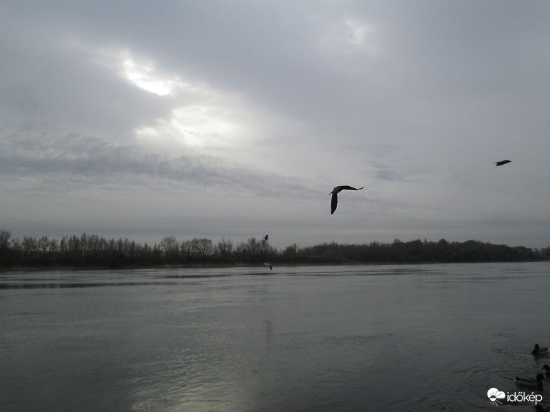 Igyekszik kibújni a Nap..1