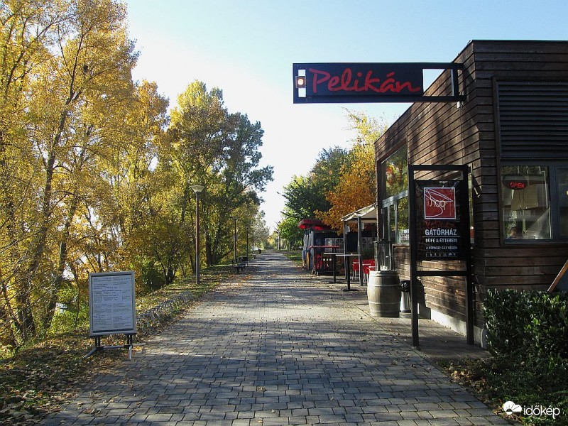 Szikrázó napsütés..