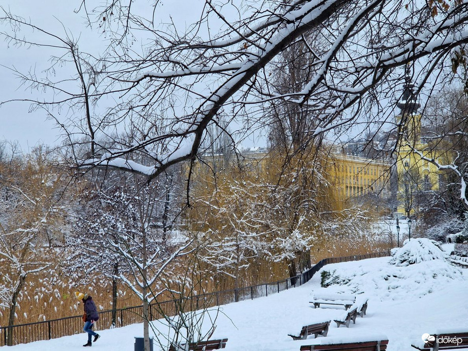 A Feneketlen tónál