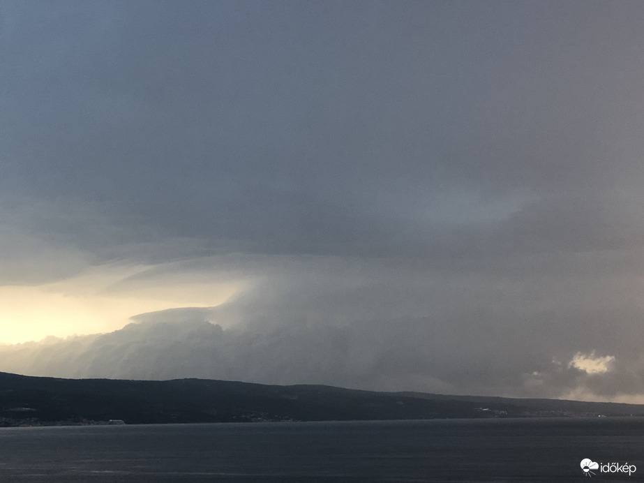 Adriai szupercella Omisnál