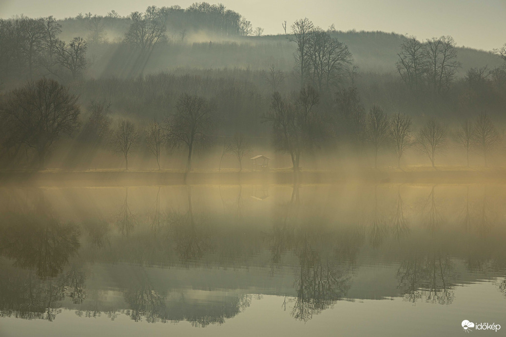 "Tükör által homályosan..." 