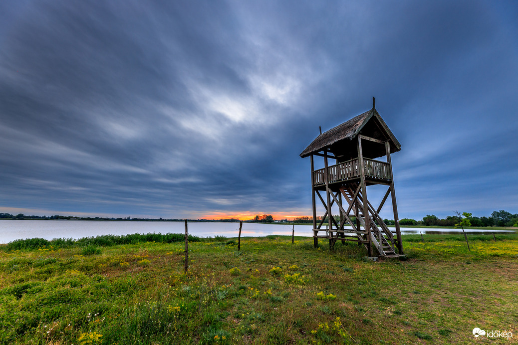 Borongós alkony