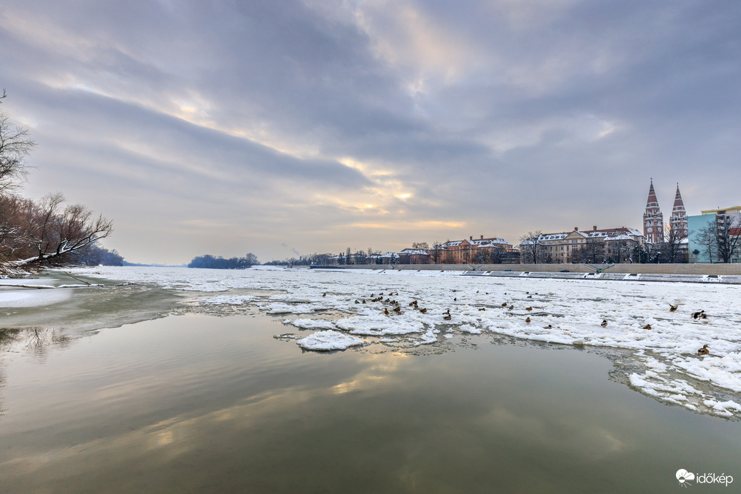 Beállt a Tisza Szegednél