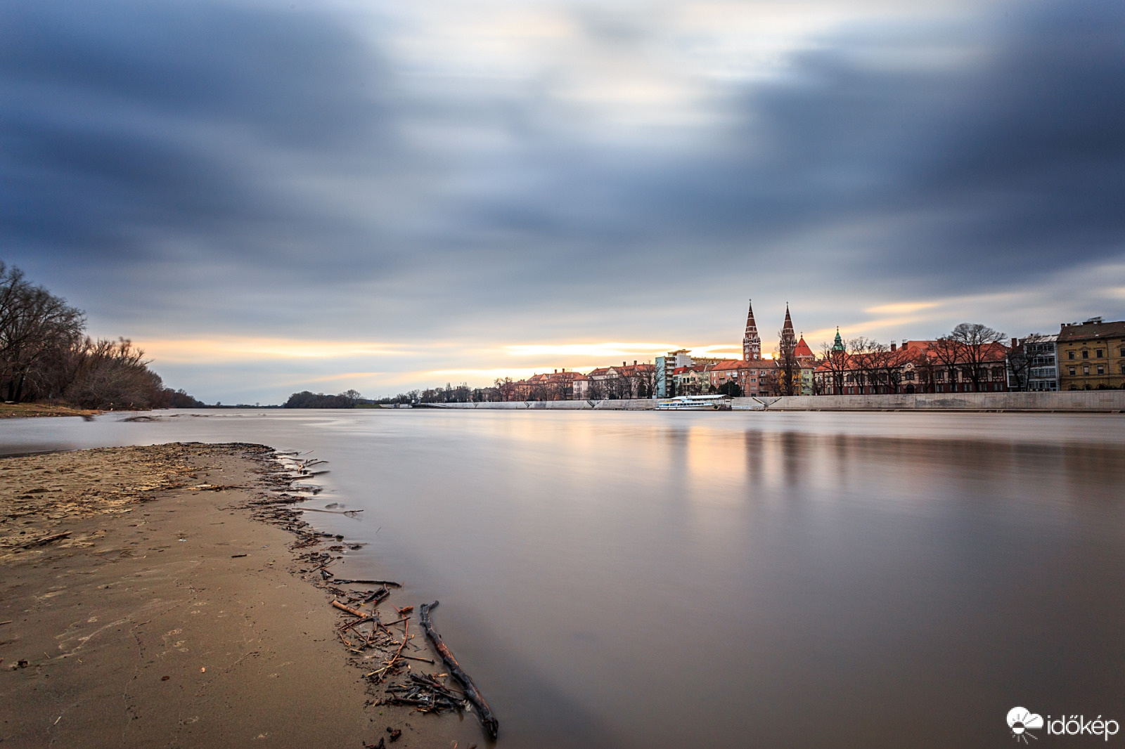 Szélfútta naplemente