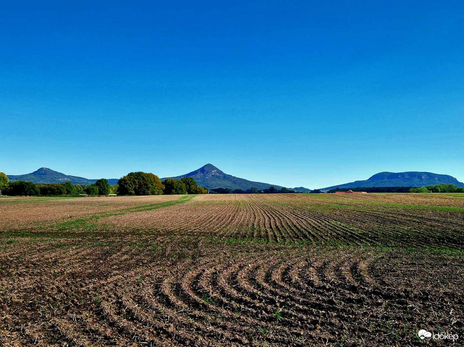 Tanúhegyek láncolata