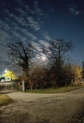 Hangulatos teliholdas este