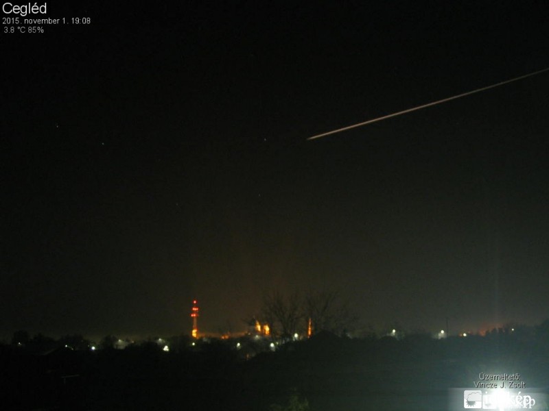 2015.11.01. 19:08-kor Cegléd_Hullócsillag?