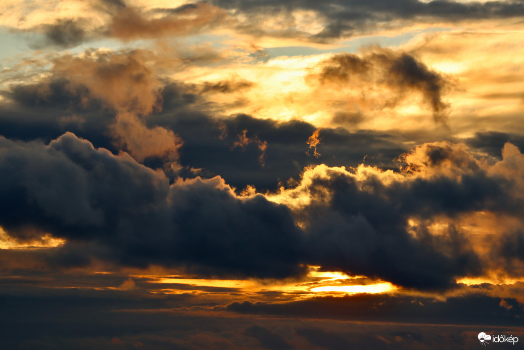 Ez minden, mit ma a Napból látni lehetett :)