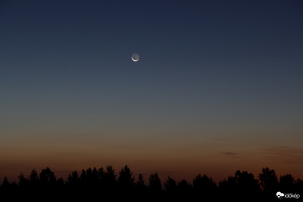 3,2%-os megvilágítású Hold