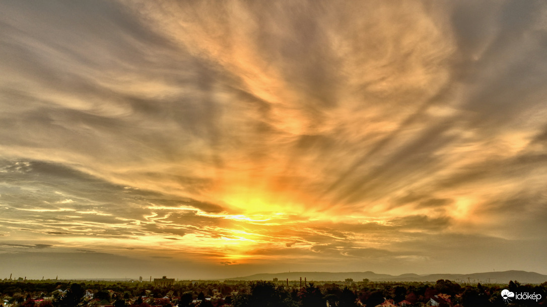 Október 20.  naplemente +25 fok 