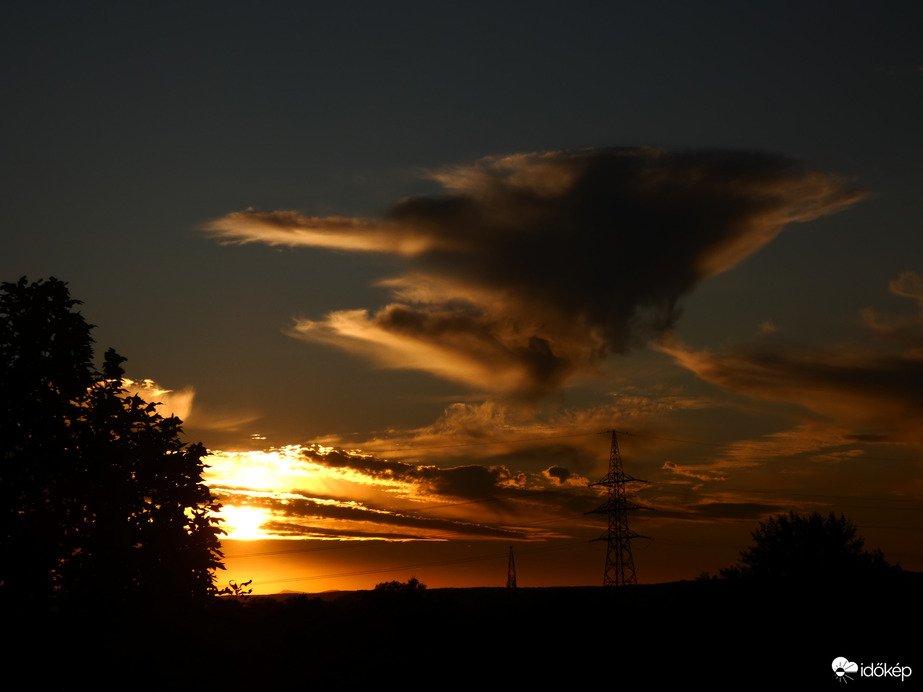 Naplemente közelít 