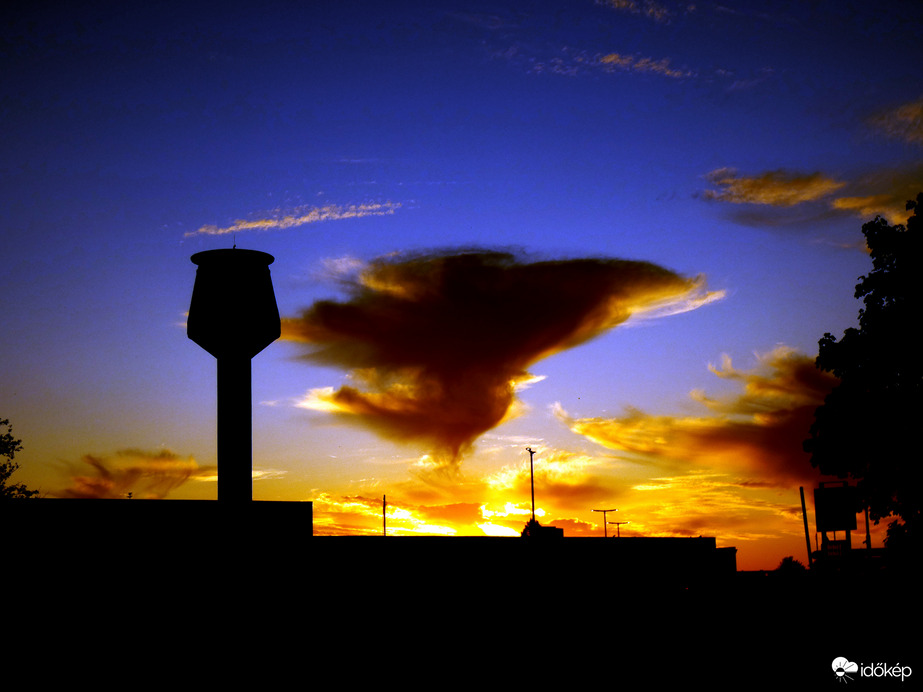 Víztoronnyal kokettáló