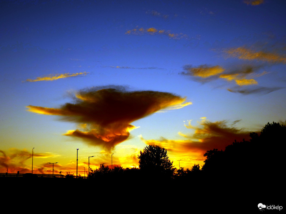 Formálódó felhőforma