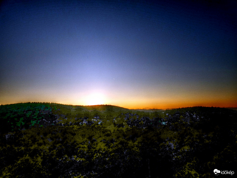 Erdős-hegyes naplemente