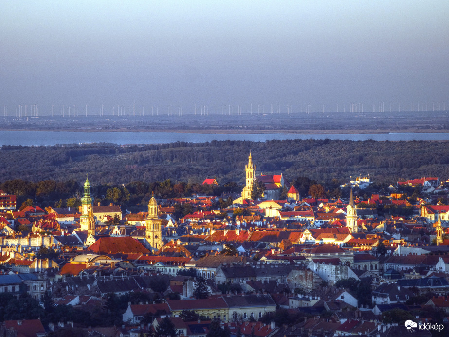 Soproni panoráma a Fertő-tóval