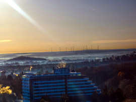 "Üdülőhajó" az erdő ködtengerében