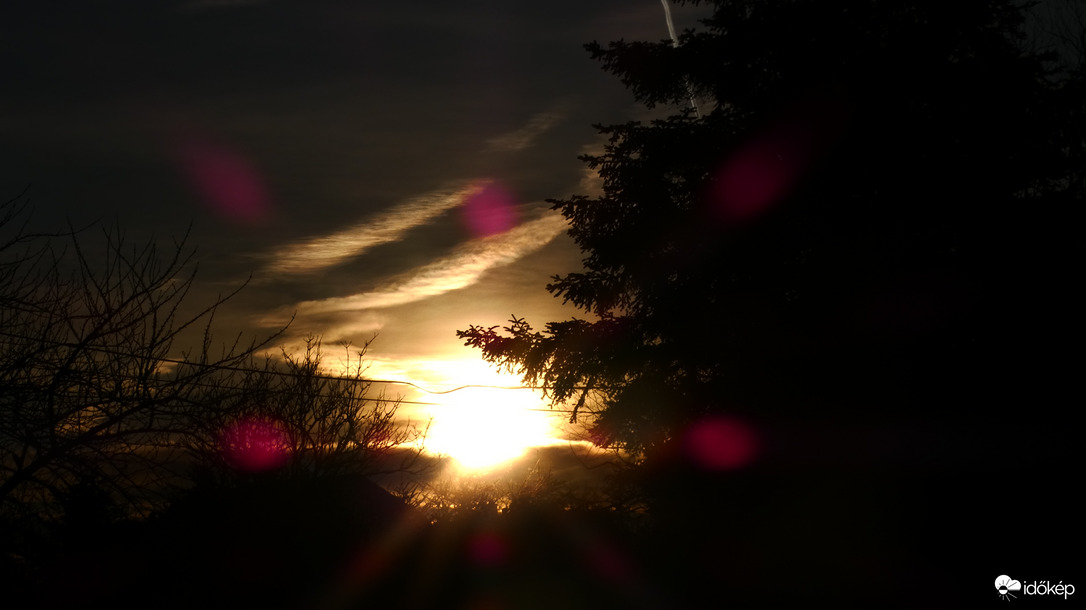 Még a drótot is meggörbítette