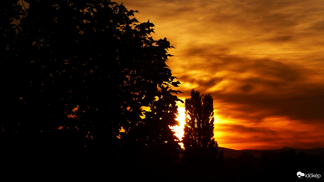 Szemérmes naplemente