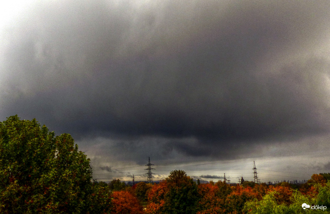 Őszi esőfelhő