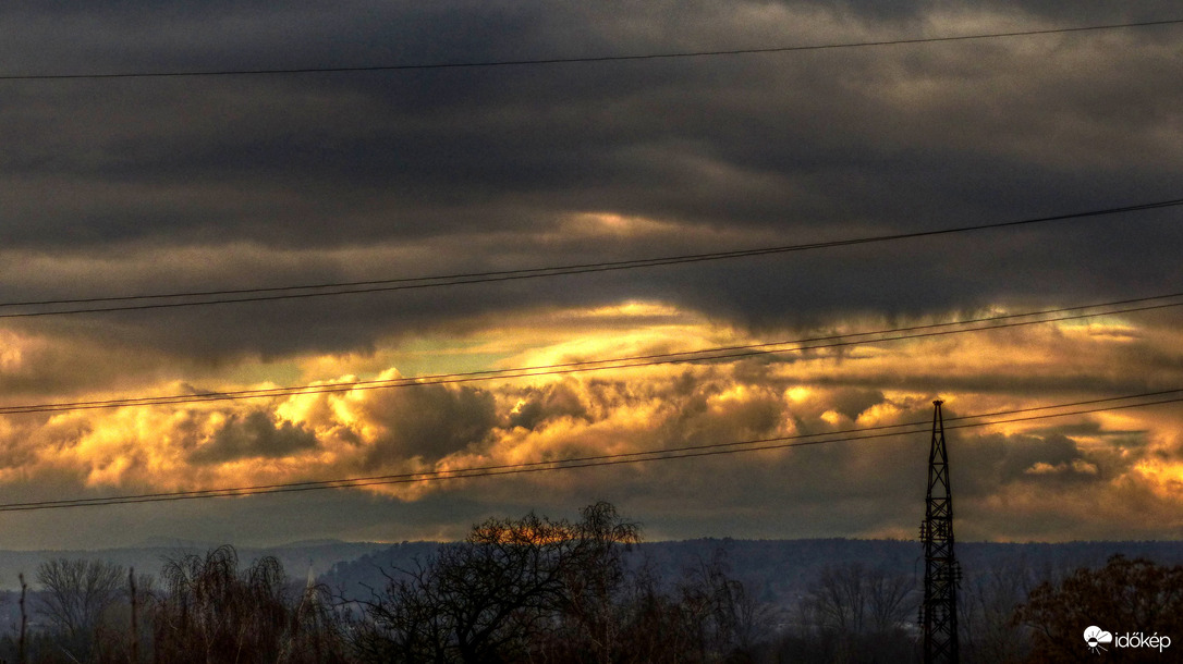 Alpokalja esti felhői