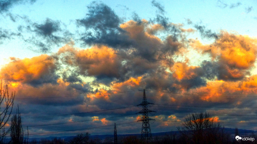 Napkelte felhői