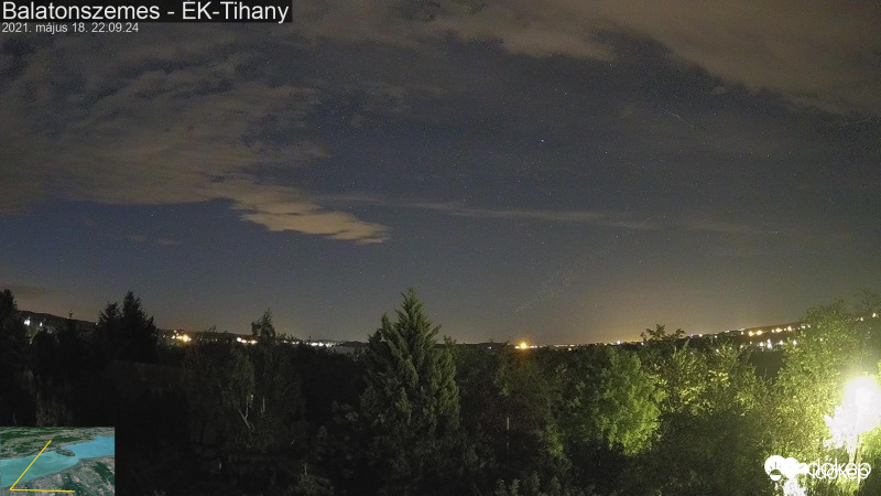 Esti tűzgömb halvány csóvája