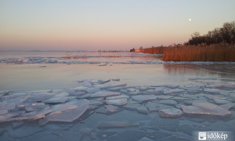 Holnap telihold lesz