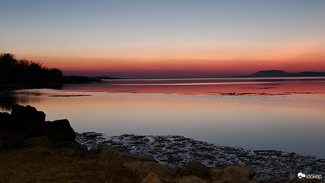 Vihar után megpihen a Balaton