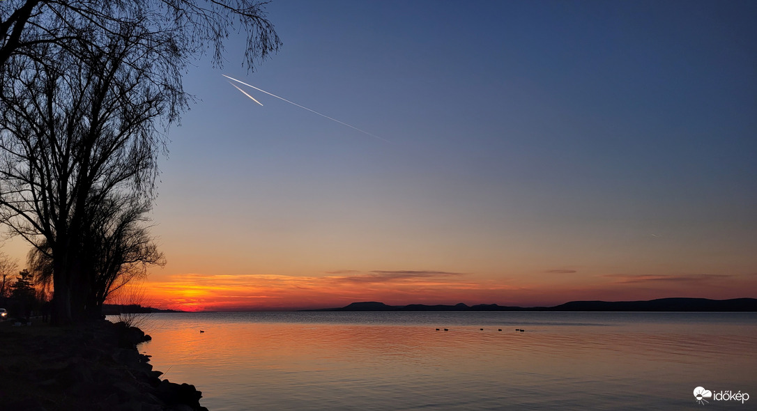 Chemtrailból ma egyest kapsz fiam...