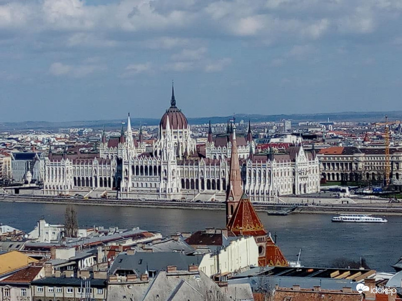 Parlament kicsit másképpen