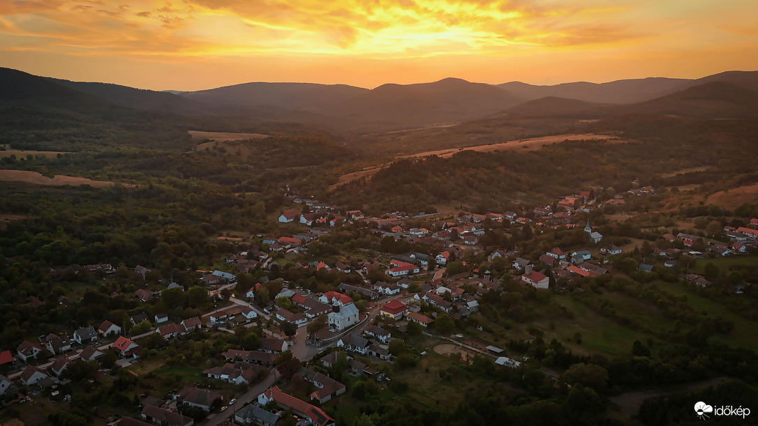 Őszi Panoráma Erdőhorváti környékén, háttérben a Zempléni hegységgel