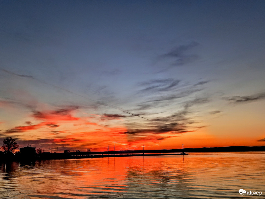 Alkonyati tükröződés. 
