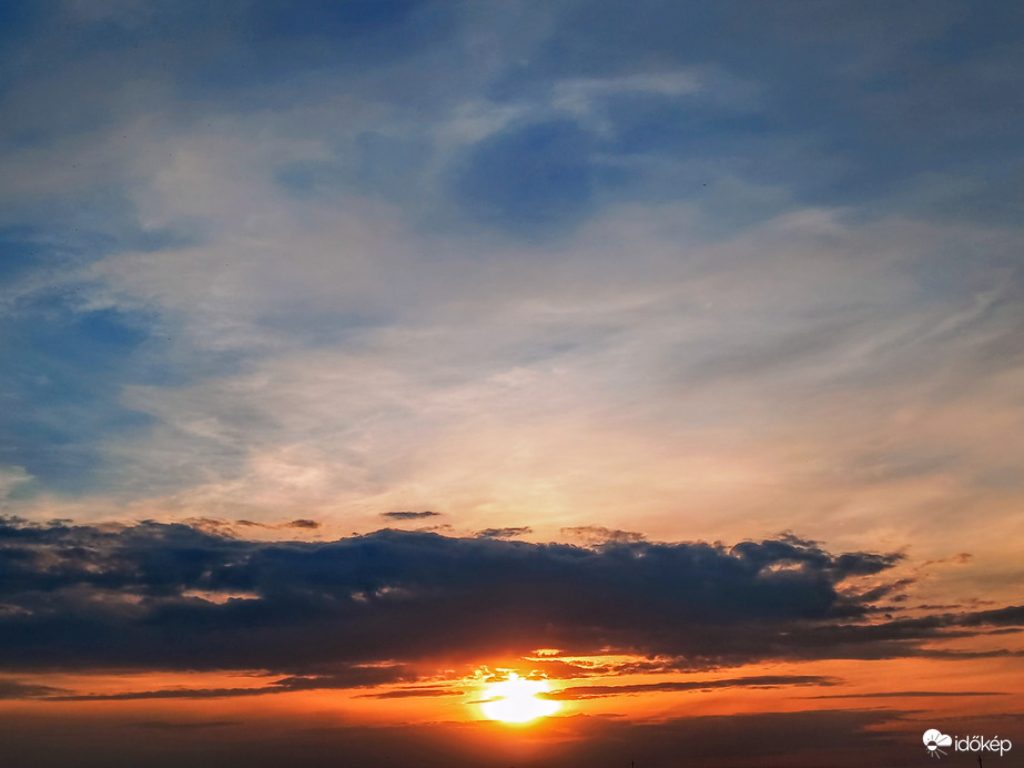 Mai alkonyat színei.