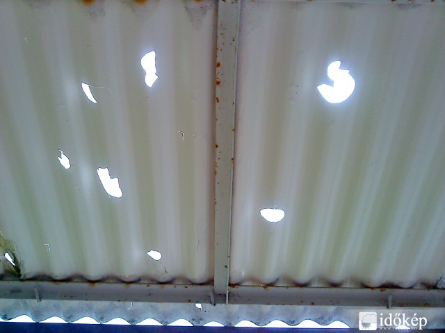 A 2013. 06. 22-i jégeső viharkárának egy része