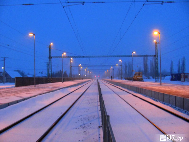 Káplnásnyék Vasútállomás 2012.02.07.-én reggel... (1)