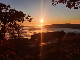 Ködpaplanos naplemente a Mecsekről 