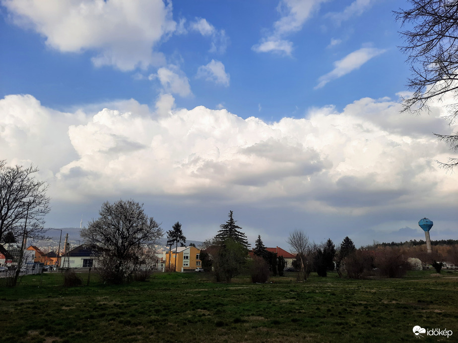 Pécsi felhővarázs